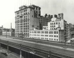 曾经是全球最大的垄断运营商,结果自废武功,惨遭收购……